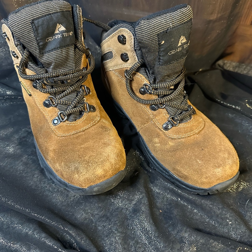 Hiking boots size 7